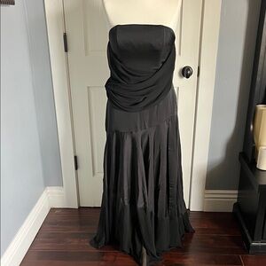 Fame and Partners Black Strapless Gown